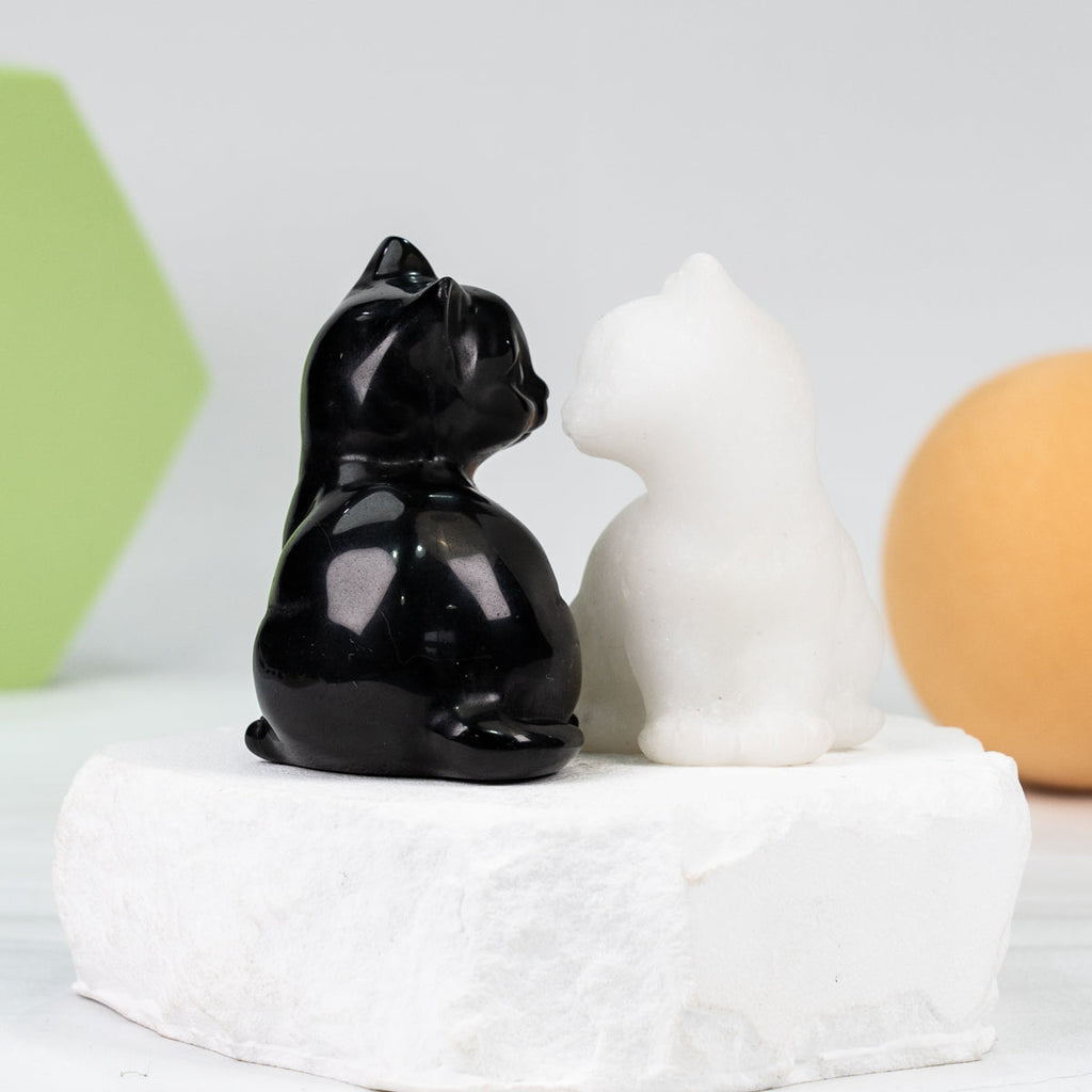 Small cat carving
