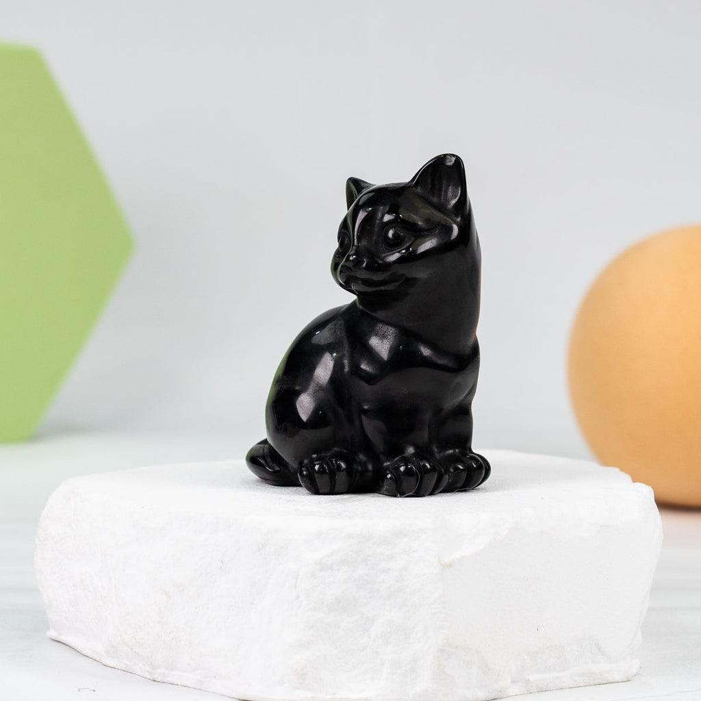 Small cat carving