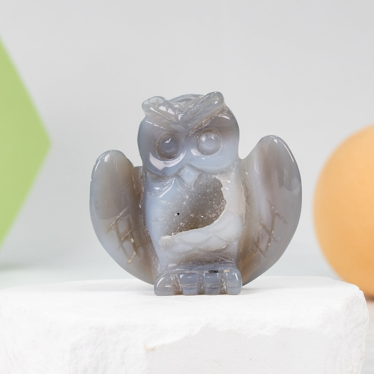 Agate owl carving