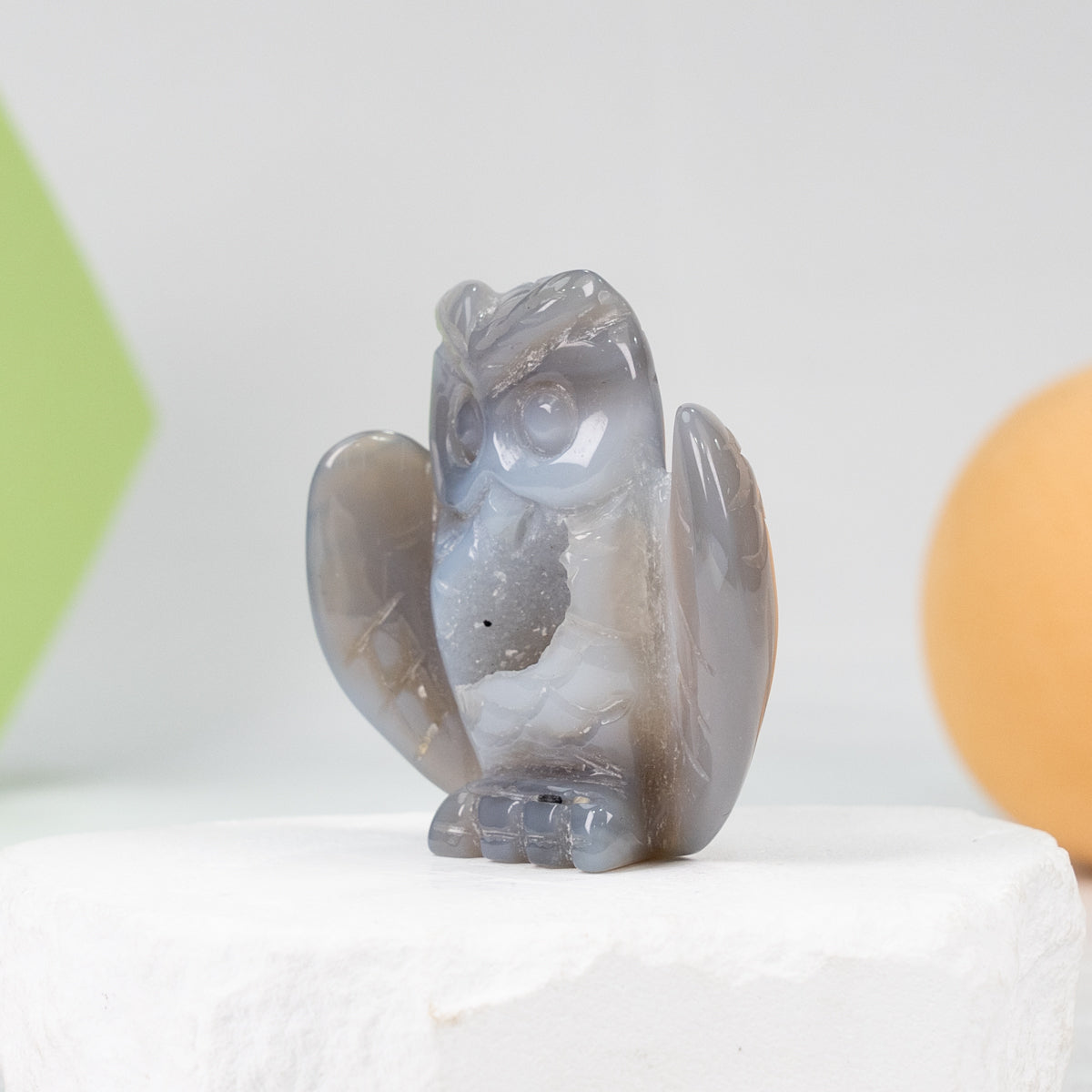 Agate owl carving
