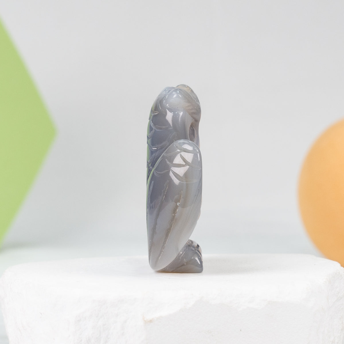 Agate owl carving